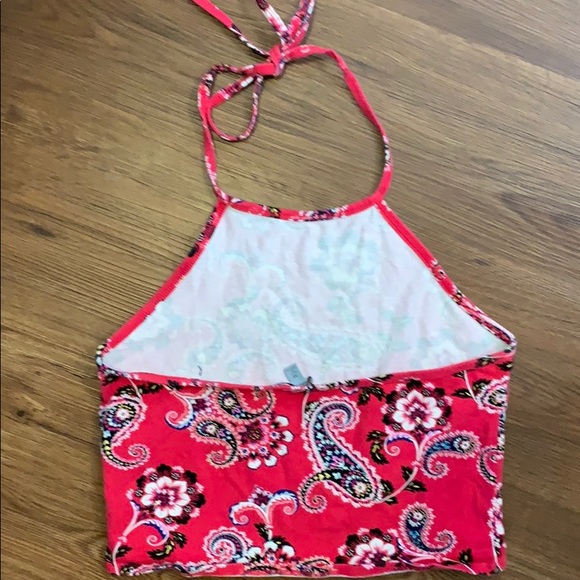 Charlotte Russe Halter Crop Top - Picture 4 of 4